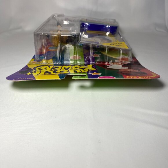 McFarlane Toys Austin Powers Felicity Shagwell Action Figure Vtg 1999 Badge NIP - Picture 6 of 9